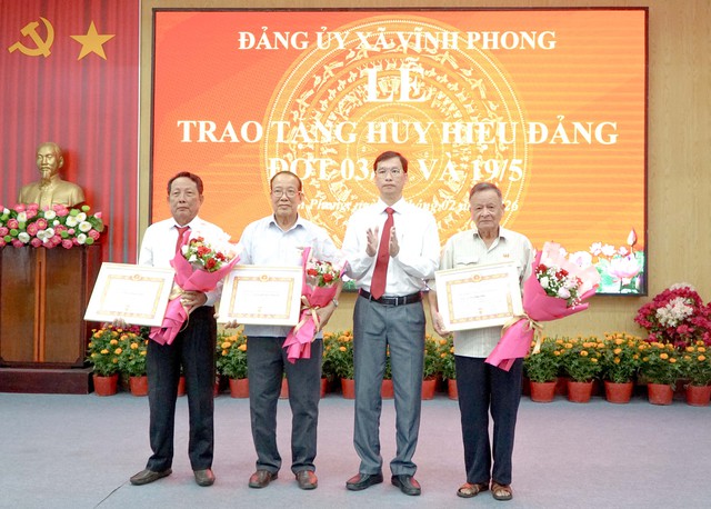 An Giang: Đảng ủy xã Vĩnh Phong họp mặt nguyên lãnh đạo huyện Vĩnh Thuận (cũ) qua các thời kỳ, Mừng xuân Bính Ngọ 2026- Ảnh 2.