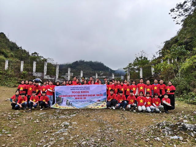 "Tiết học Biên cương" lan tỏa nhận thức pháp luật và tình yêu Tổ quốc nơi vùng biên giới Cao Bằng- Ảnh 1.