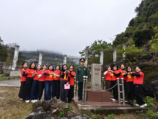 "Tiết học Biên cương" lan tỏa nhận thức pháp luật và tình yêu Tổ quốc nơi vùng biên giới Cao Bằng- Ảnh 4.