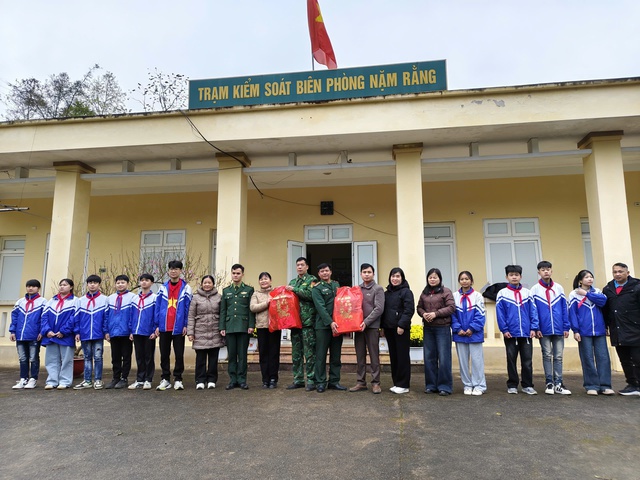 "Tiết học Biên cương" lan tỏa nhận thức pháp luật và tình yêu Tổ quốc nơi vùng biên giới Cao Bằng- Ảnh 5.