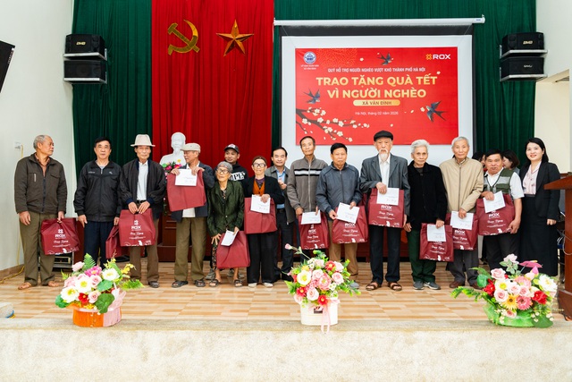 Gói quà Tết nghĩa tình gửi đến những hoàn cảnh khó khăn- Ảnh 1.