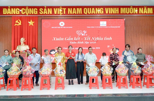 An Giang: Trao 80 suất quà Tết cho người dân có hoàn cảnh khó khăn xã Vĩnh Thuận- Ảnh 4.
