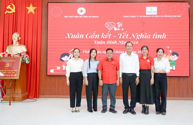 An Giang: Trao 80 suất quà Tết cho người dân có hoàn cảnh khó khăn xã Vĩnh Thuận- Ảnh 5.