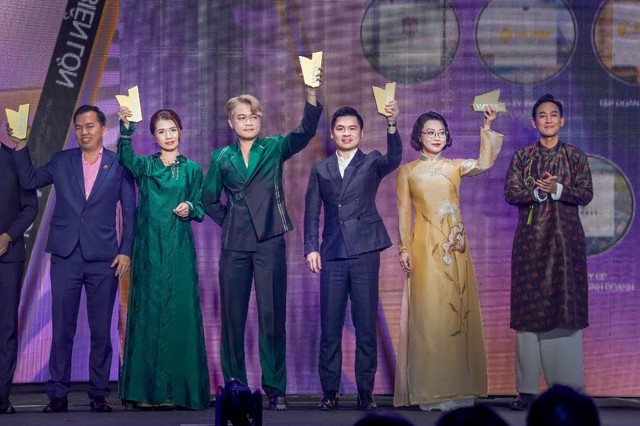 Tập đoàn T&T Group được vinh danh doanh nghiệp “Vươn mình ra biển lớn” tại WeChoice Awards 2025- Ảnh 1.