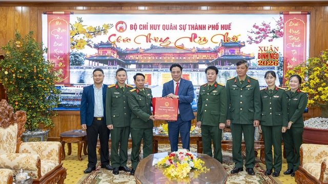 Thành phố Huế: Lãnh đạo UBND tỉnh thăm, chúc Tết lực lượng vũ trang- Ảnh 1.