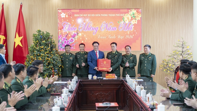 Thành phố Huế: Lãnh đạo UBND tỉnh thăm, chúc Tết lực lượng vũ trang- Ảnh 2.