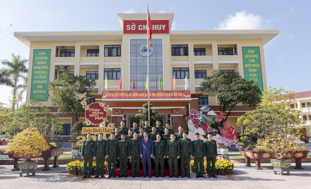 Thành phố Huế: Lãnh đạo UBND tỉnh thăm, chúc Tết lực lượng vũ trang- Ảnh 3.