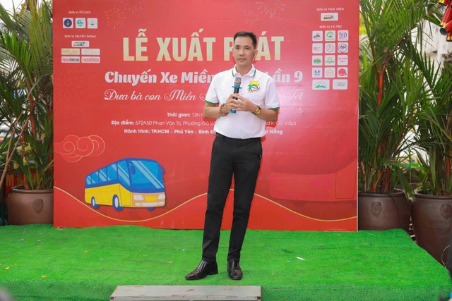 Cộng đồng Doanh nghiệp Quảng Ngãi với “chuyến xe không đồng” lần 9 đưa bà con về quê đón Tết- Ảnh 1. Cộng đồng Doanh nghiệp Quảng Ngãi với “chuyến xe không đồng” lần 9 đưa bà con về quê đón Tết- Ảnh 1.