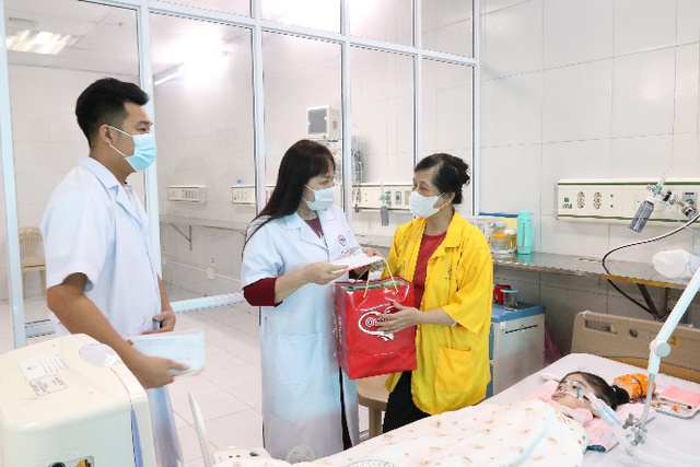 Công ty Cổ phần Quốc tế Bảo Hưng trao quà Tết cho bệnh nhi- Ảnh 2.