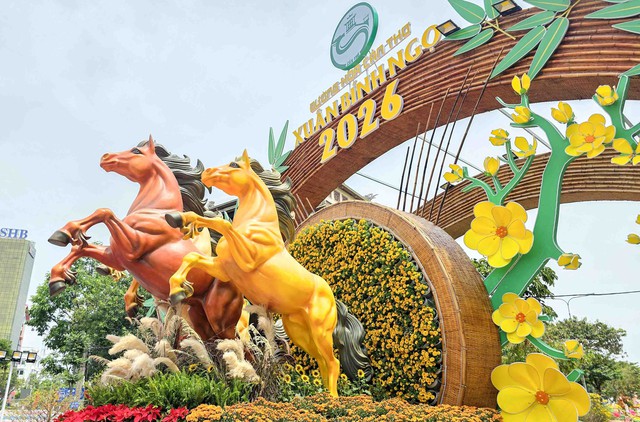 Đường Hoa nghệ thuật TP. Cần Thơ rộn ràng sắc Xuân- Ảnh 4. Đường Hoa nghệ thuật TP. Cần Thơ rộn ràng sắc Xuân- Ảnh 4.