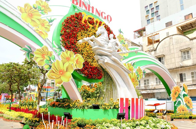 Đường Hoa nghệ thuật TP. Cần Thơ rộn ràng sắc Xuân- Ảnh 5. Đường Hoa nghệ thuật TP. Cần Thơ rộn ràng sắc Xuân- Ảnh 5.