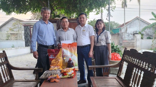 Mùa xuân từ trái tim người làm báo đến những ngôi nhà Đại đoàn kết- Ảnh 8.