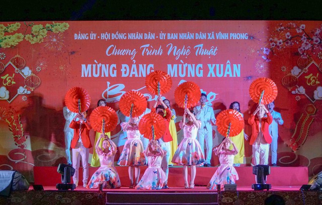 An Giang: Xã Vĩnh Phong rộn ràng đêm văn nghệ mừng Đảng, mừng Xuân 2026- Ảnh 2.