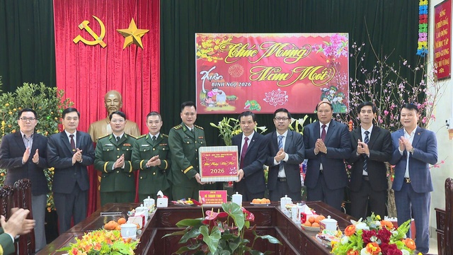 Lãnh đạo tỉnh Cao Bằng động viên lực lượng làm nhiệm vụ nơi tuyến đầu biên giới dịp đầu xuân- Ảnh 3.