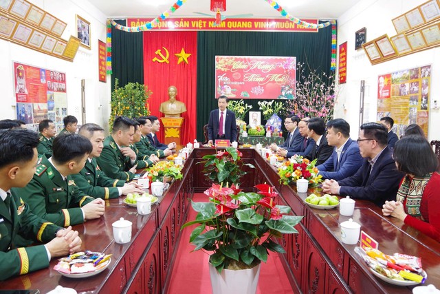 Lãnh đạo tỉnh Cao Bằng động viên lực lượng làm nhiệm vụ nơi tuyến đầu biên giới dịp đầu xuân- Ảnh 2.
