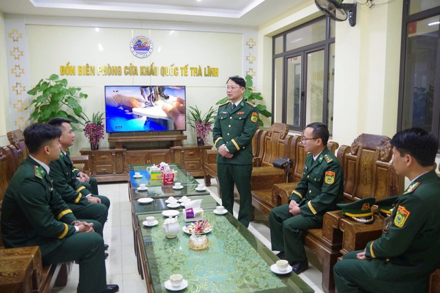 Lãnh đạo tỉnh Cao Bằng động viên lực lượng làm nhiệm vụ nơi tuyến đầu biên giới dịp đầu xuân- Ảnh 5.