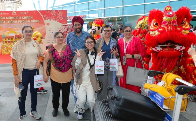 Đà Nẵng: Hơn 500 du khách xông đất đầu Xuân- Ảnh 1. Đà Nẵng: Hơn 500 du khách xông đất đầu Xuân- Ảnh 1.