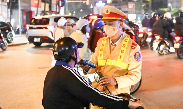 Hà Nội: Hơn 1.000 trường hợp vi phạm giao thông trong 3 ngày nghỉ Tết- Ảnh 1. Hà Nội: Hơn 1.000 trường hợp vi phạm giao thông trong 3 ngày nghỉ Tết- Ảnh 1.