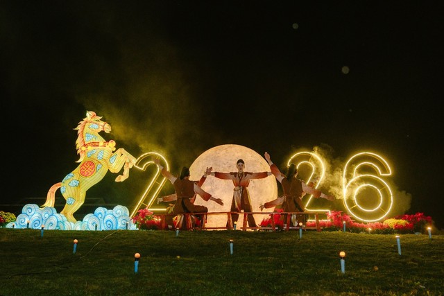 Tết Di sản mở màn với dấu ấn đèn lồng khổng lồ, Đảo Ký Ức Hội An hướng tới Lễ hội Ánh sáng & Di sản 2026- Ảnh 1.