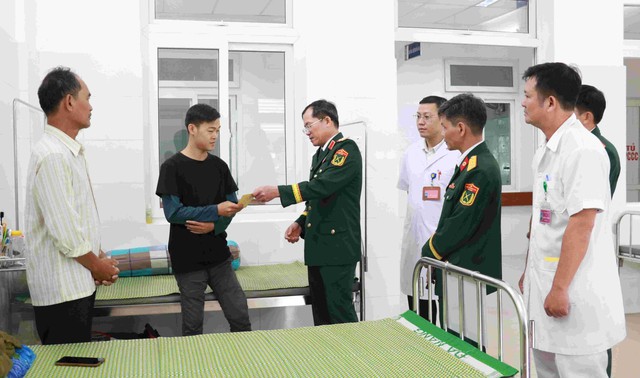 Giữ vững thế trận lòng dân từ những điều giản dị và chân thành- Ảnh 3. Giữ vững thế trận lòng dân từ những điều giản dị và chân thành- Ảnh 3.