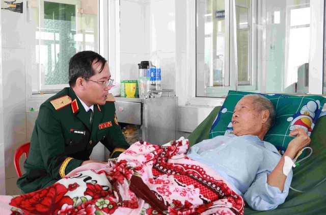 Giữ vững thế trận lòng dân từ những điều giản dị và chân thành- Ảnh 1. Giữ vững thế trận lòng dân từ những điều giản dị và chân thành- Ảnh 1.