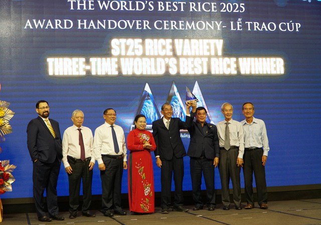 Gạo ST25 đón nhận cúp Gạo ngon nhất thế giới năm 2025- Ảnh 4.