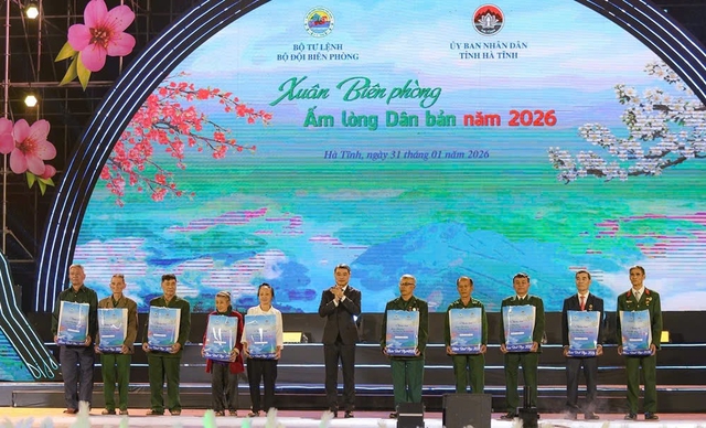 "Xuân Biên phòng ấm lòng dân bản 2026": Nghĩa tình quân - dân đong đầy biên cương- Ảnh 7. "Xuân Biên phòng ấm lòng dân bản 2026": Nghĩa tình quân - dân đong đầy biên cương- Ảnh 7.