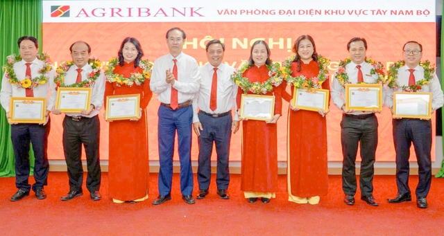 VPĐD Agribank khu vực Tây Nam Bộ phát huy vai trò đầu mối, lan tỏa tín dụng phục vụ “Tam nông”- Ảnh 3.