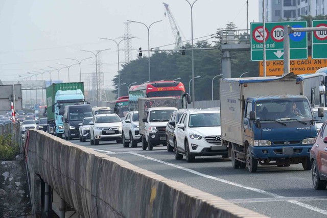 CSGT xử lý hơn 8.200 tài xế vi phạm ngày mùng 4 Tết- Ảnh 1.