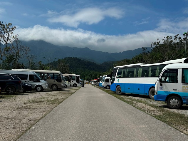 Quảng Ninh: Miễn phí vé trông giữ ô tô, xe máy tham quan Khu di tích danh thắng Yên Tử- Ảnh 1.