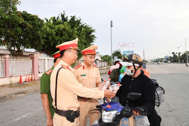 CSGT Cần Thơ: Hành trình tận tụy, khẳng định bản lĩnh vì Nhân dân phục vụ- Ảnh 6.