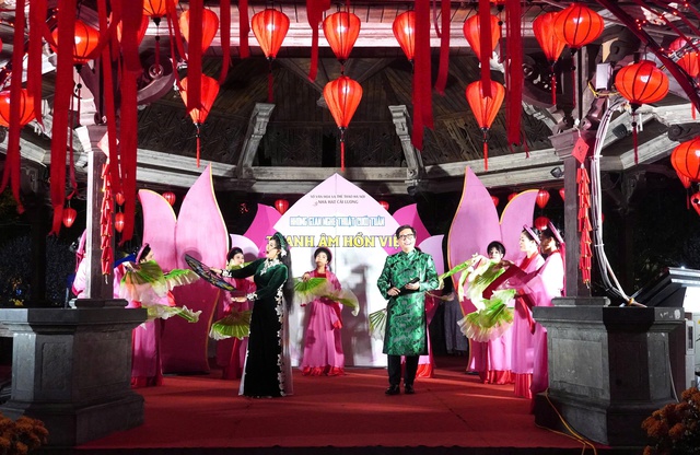 Sắc xuân Thăng Long trong những câu vọng cổ- Ảnh 1. Sắc xuân Thăng Long trong những câu vọng cổ- Ảnh 1.