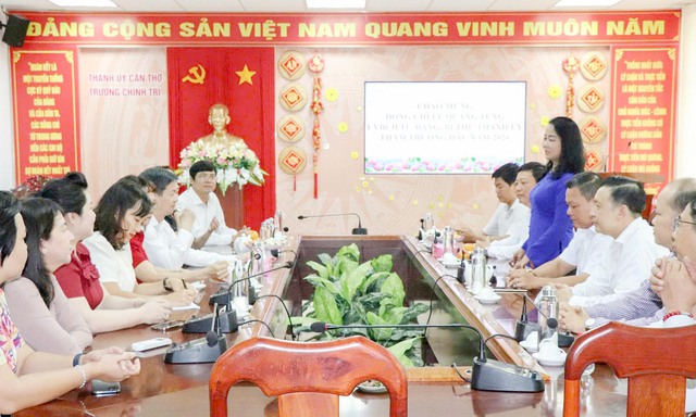 Bí thư Thành ủy Cần Thơ thăm Trường Chính trị thành phố ngày đầu Xuân- Ảnh 2.