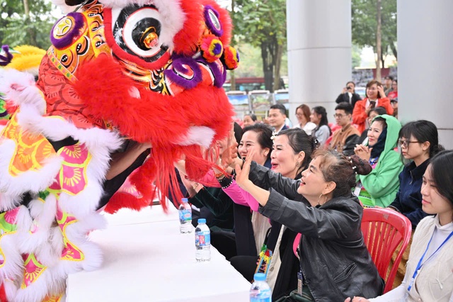 Rộn ràng chương trình “Vui xuân Bính Ngọ: Sắc màu văn hóa Hưng Yên”- Ảnh 4.