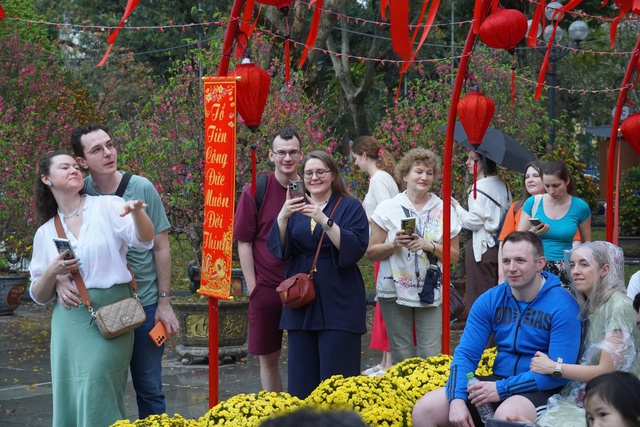 “Âm nhạc cuối tuần” lan tỏa năng lượng đầu xuân bên hồ Gươm- Ảnh 2.