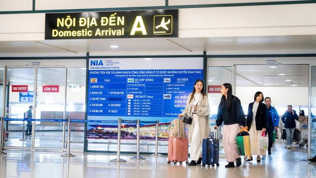Sân bay Nội Bài đón lượng khách kỷ lục trong ngày cuối nghỉ Tết Bính Ngọ- Ảnh 1. Sân bay Nội Bài đón lượng khách kỷ lục trong ngày cuối nghỉ Tết Bính Ngọ- Ảnh 1.
