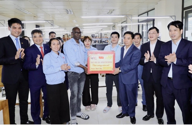 Thanh Hóa: Bí thư Tỉnh ủy Nguyễn Doãn Anh dự lễ ra quân sản xuất đầu năm tại một số doanh nghiệp- Ảnh 3.