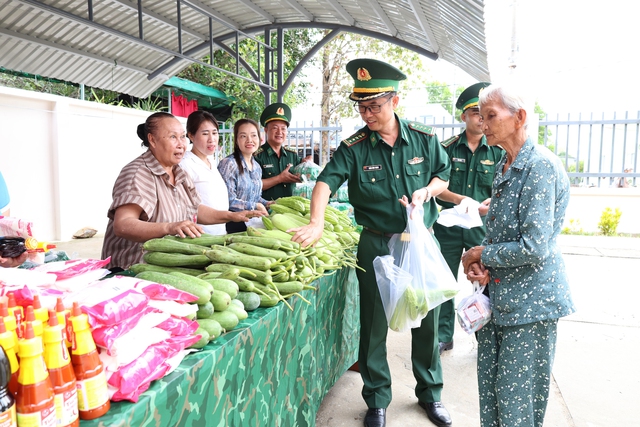 An Giang: Tổ chức điểm Ngày hội Biên phòng toàn dân năm 2026 tại phường Hà Tiên- Ảnh 10. An Giang: Tổ chức điểm Ngày hội Biên phòng toàn dân năm 2026 tại phường Hà Tiên- Ảnh 10.