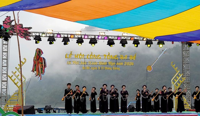 Thái Nguyên:
Hàng vạn người nô nức trẩy hội Xuân Ba Bể 2026- Ảnh 1.