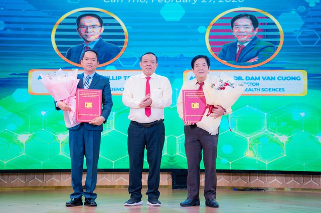 Trường Đại học Nam Cần Thơ trao áo choàng trắng cho tân sinh viên khối ngành Sức khỏe- Ảnh 2. Trường Đại học Nam Cần Thơ trao áo choàng trắng cho tân sinh viên khối ngành Sức khỏe- Ảnh 2.