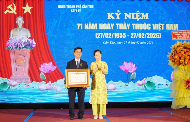 Cần Thơ Họp mặt Kỷ niệm 71 năm Ngày Thầy thuốc Việt Nam- Ảnh 8. Cần Thơ Họp mặt Kỷ niệm 71 năm Ngày Thầy thuốc Việt Nam- Ảnh 8.