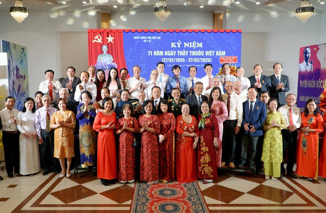 Cần Thơ Họp mặt Kỷ niệm 71 năm Ngày Thầy thuốc Việt Nam- Ảnh 10. Cần Thơ Họp mặt Kỷ niệm 71 năm Ngày Thầy thuốc Việt Nam- Ảnh 10.