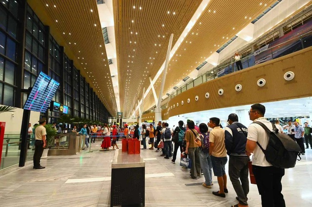 Cảng Hàng không quốc tế Tân Sơn Nhất phục vụ gần 1,4 triệu lượt hành khách dịp Tết- Ảnh 1.