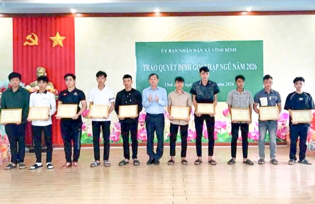 An Giang: Thanh niên xã Vĩnh Bình sẵn sàng lên đường nhập ngũ bảo vệ Tổ quốc- Ảnh 3. An Giang: Thanh niên xã Vĩnh Bình sẵn sàng lên đường nhập ngũ bảo vệ Tổ quốc- Ảnh 3.