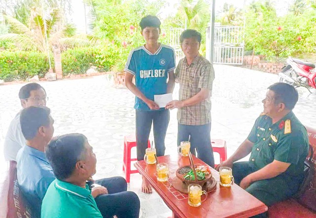 An Giang: Thanh niên xã Vĩnh Bình sẵn sàng lên đường nhập ngũ bảo vệ Tổ quốc- Ảnh 1. An Giang: Thanh niên xã Vĩnh Bình sẵn sàng lên đường nhập ngũ bảo vệ Tổ quốc- Ảnh 1.