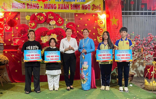 Phường Phú Thạnh, TP.Hồ Chí Minh: Trao quà Tết và học bổng Tết Bính Ngọ 2026- Ảnh 2.