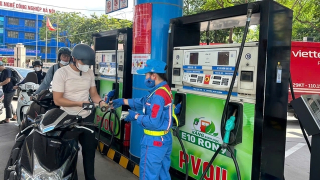 Xem xét miễn, giảm thuế nhập khẩu ethanol để hạ giá xăng E10- Ảnh 1. Xem xét miễn, giảm thuế nhập khẩu ethanol để hạ giá xăng E10- Ảnh 1.