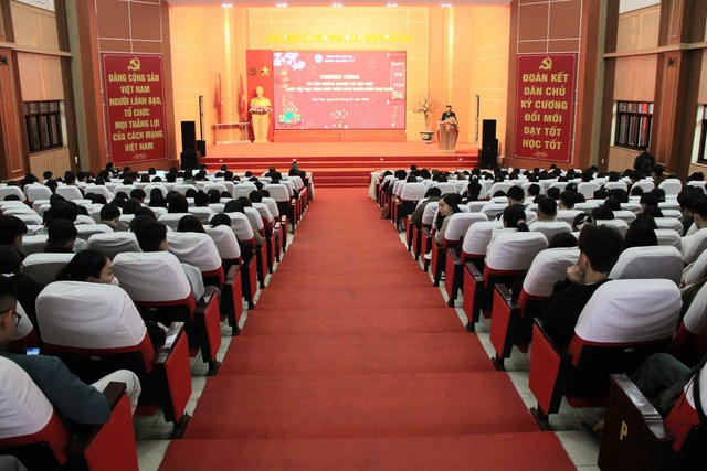 Trường Cao đẳng Y tế Phú Thọ: Tư vấn hướng nghiệp và chúc Tết học sinh, sinh viên Xuân Bính Ngọ 2026- Ảnh 2.