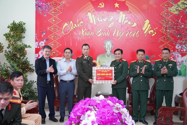 Thanh Hóa: Giám đốc Công an tỉnh thăm, tặng quà các gia đình chính sách nhân dịp Tết Nguyên đán 2026- Ảnh 3.