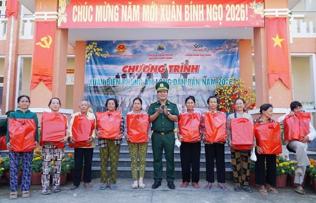 Chăm lo Tết cho các hộ dân có hoàn cảnh khó khăn khu vực biên giới Giang Thành- Ảnh 1. Chăm lo Tết cho các hộ dân có hoàn cảnh khó khăn khu vực biên giới Giang Thành- Ảnh 1.
